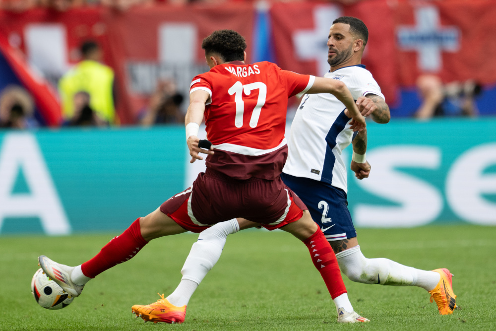 尽管比赛中 尽管比赛中